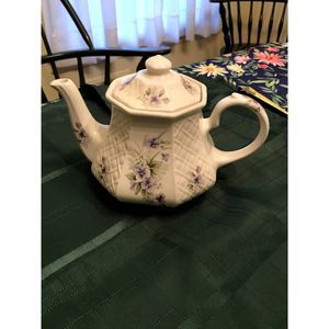 Charming Vintage Sadler Windsor England Viola and Embossed Trellis Teapot